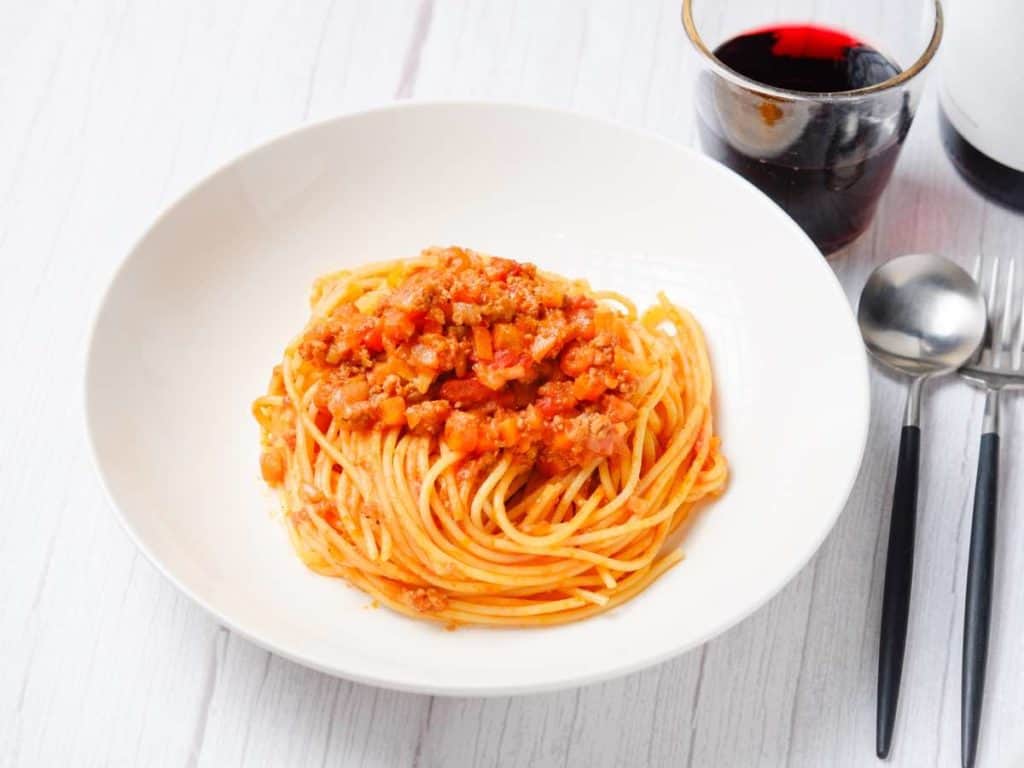 tomato based spaghetti and wine