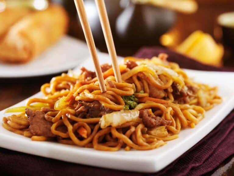 Chines Noodle Dishes Explained: Chow Mein vs Lo Mein vs Ho Fun vs Mei Fun vs Mein Foon vs Mai Fun vs Chow Fun vs Singapore Chow Fun