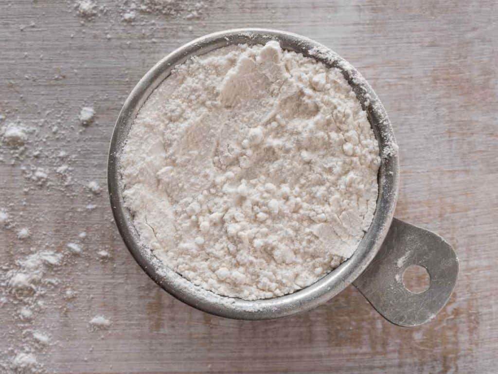 flour in cup