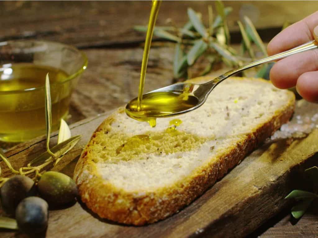 olive oil and Italian bread